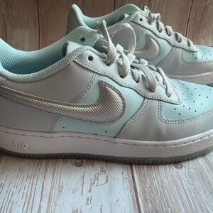 EUC BIG KIDS' NIKE AIR FORCE 1 LOW size Y7 light blue, silver, sparkle sole